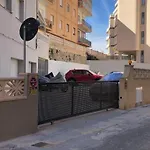 アパート Flat With Sea Views In カルプ