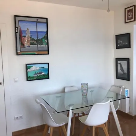 Flat With Sea Views In カルプ